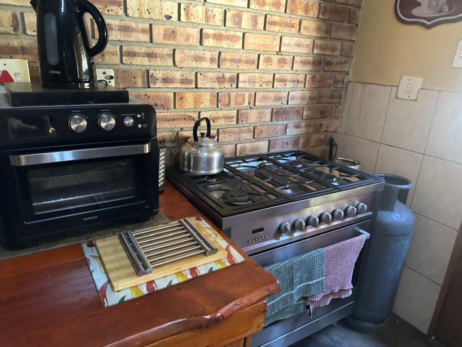 6 Bedroom Property for Sale in Oos Einde North West